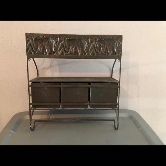 Metal Wall Shelf/Towel Rack & Storage - Picture 6 of 7